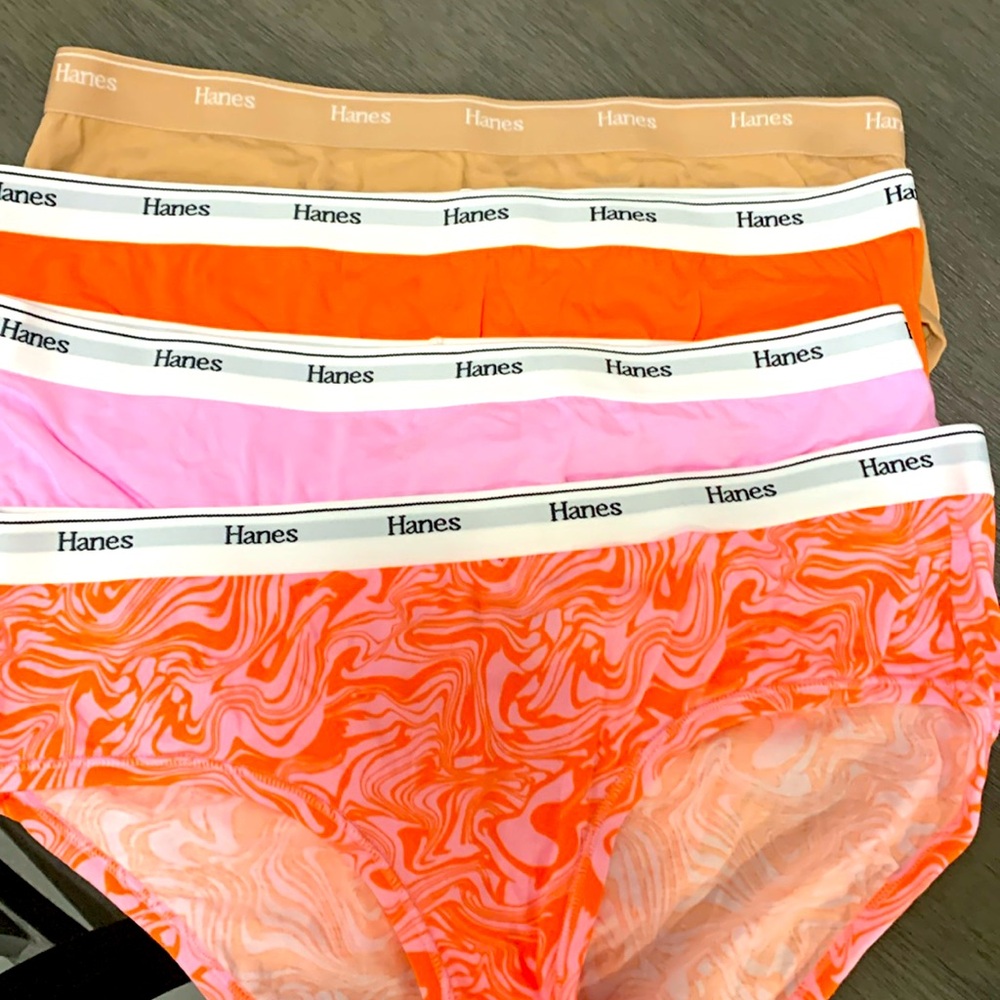 Brand new without tags 4 pair Hanes hipster panties.